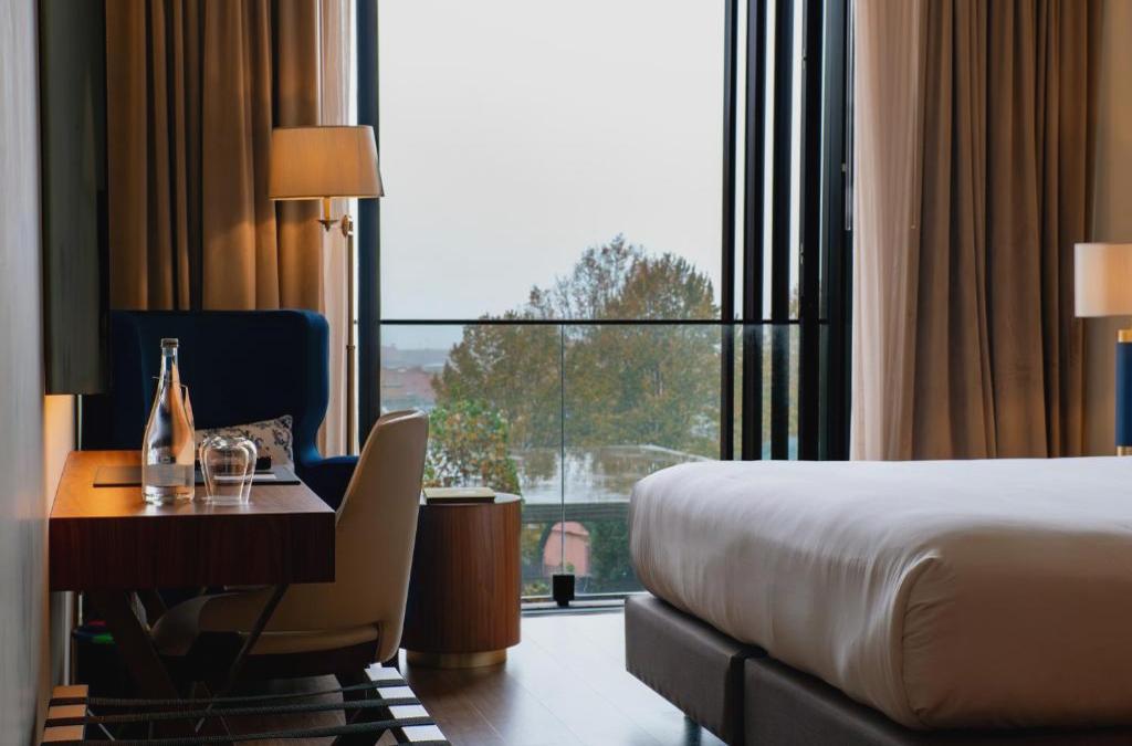 Boeira Garden Hotel Porto Gaia, Curio Collection by Hilton