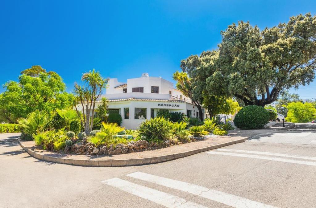Goldener Herbst an der Algarve: Sonne, Meer und Ruhe - Clube Albufeira Garden Village