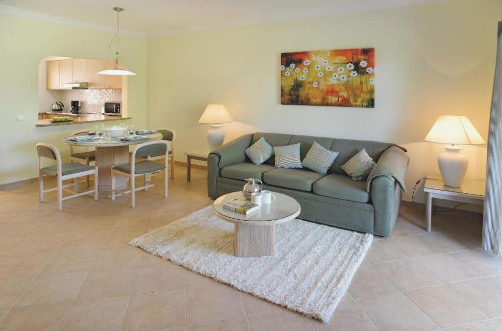 Goldener Herbst an der Algarve: Sonne, Meer und Ruhe - Clube Albufeira Garden Village