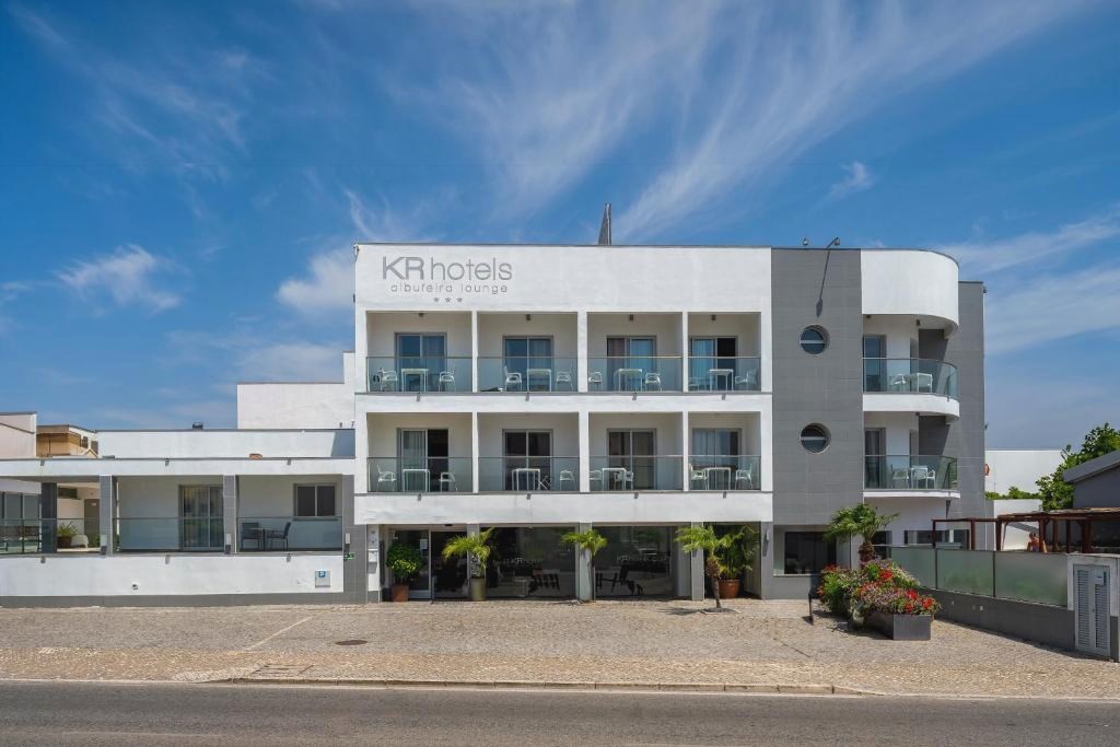 Winter Bliss by the Beach in Algarve - KR Hotels - Albufeira Lounge
